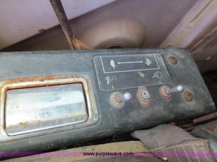 image for item D5864 1986 Caterpillar 225 excavator