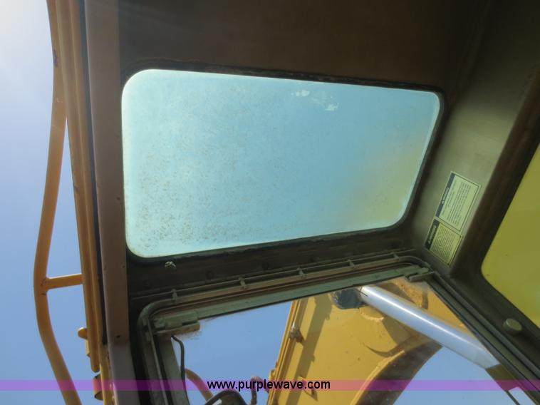 image for item D5864 1986 Caterpillar 225 excavator