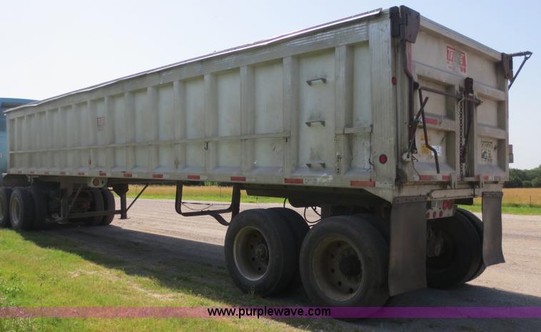 image for item D5867 1989 Travis end dump trailer