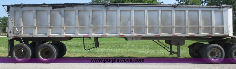 image for item D5867 1989 Travis end dump trailer