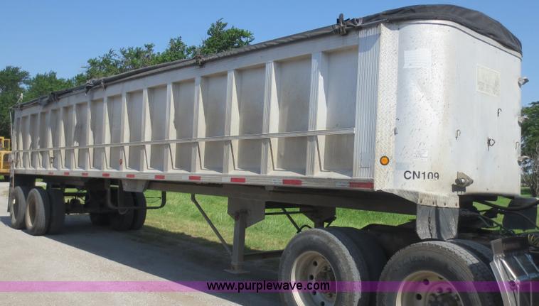 image for item D5867 1989 Travis end dump trailer