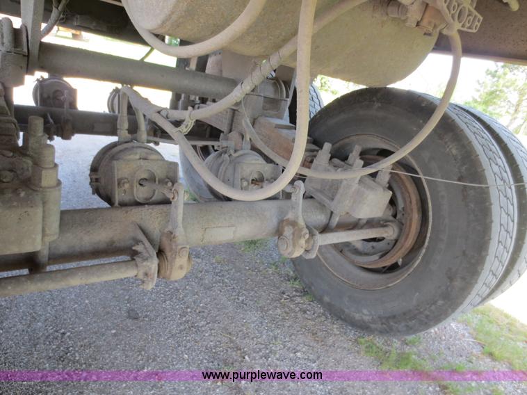 image for item D5867 1989 Travis end dump trailer