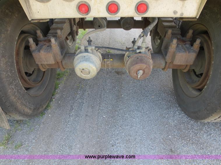 image for item D5867 1989 Travis end dump trailer