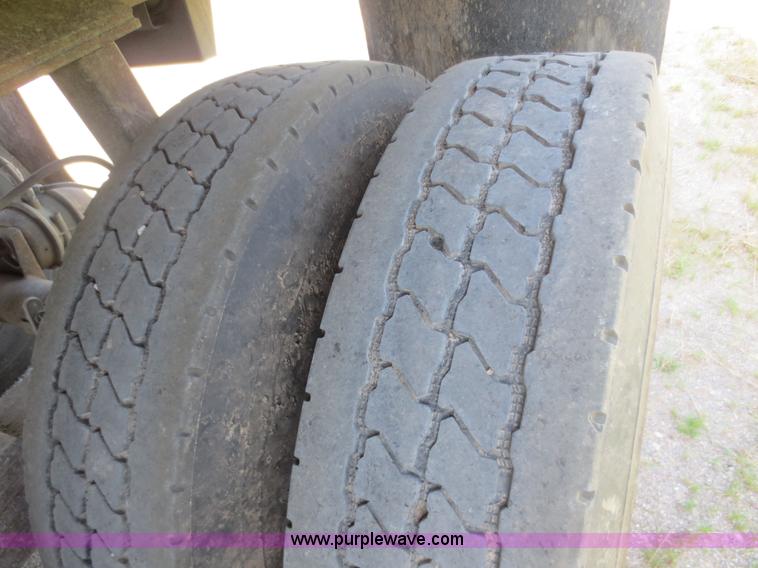 image for item D5867 1989 Travis end dump trailer