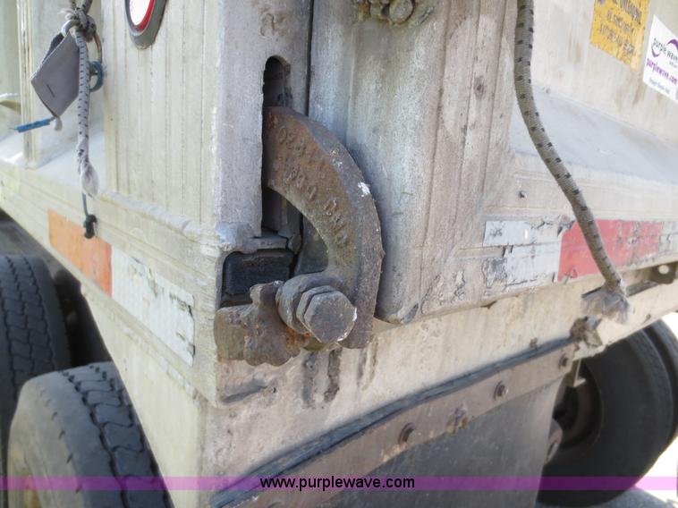 image for item D5867 1989 Travis end dump trailer