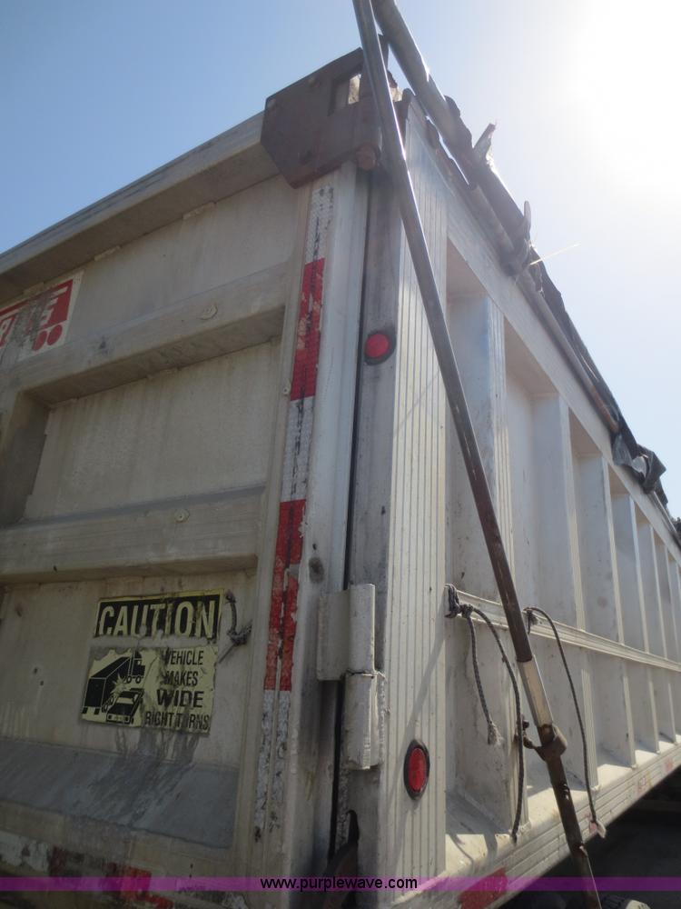 image for item D5867 1989 Travis end dump trailer