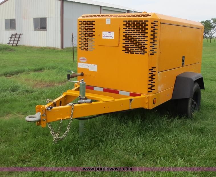 image for item D5982 2004 Ingersoll Rand air compressor