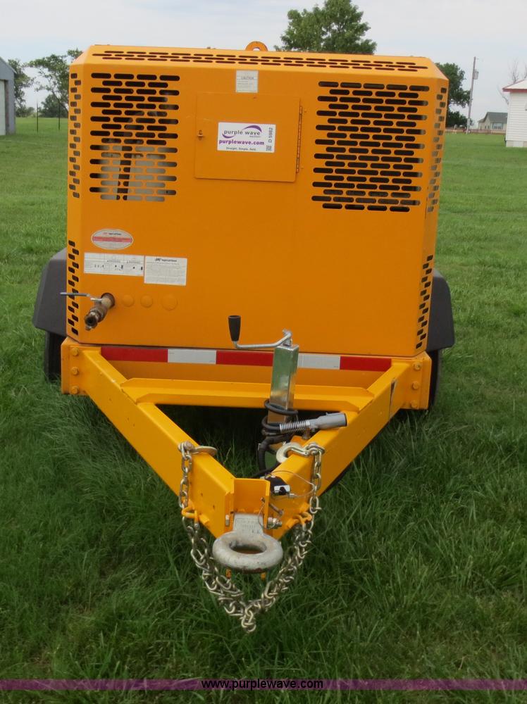 image for item D5982 2004 Ingersoll Rand air compressor