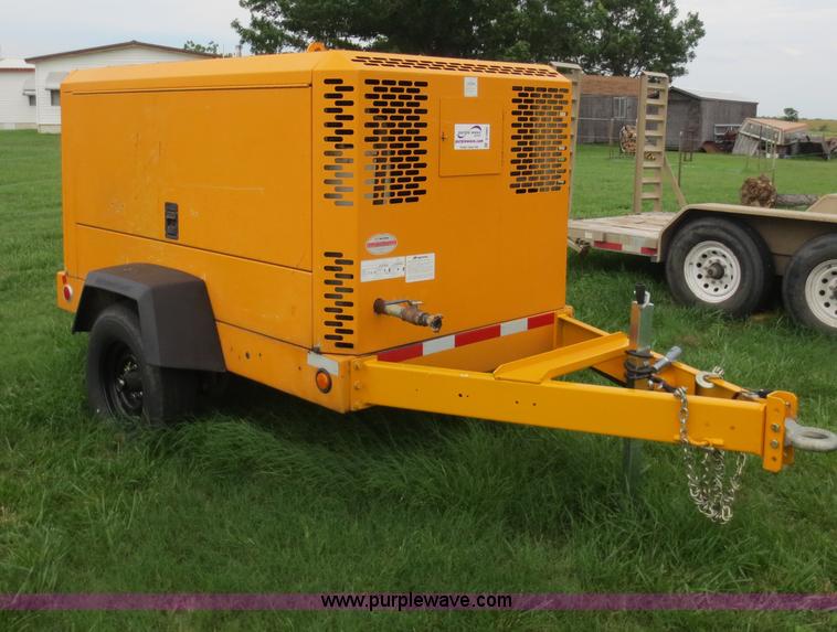 image for item D5982 2004 Ingersoll Rand air compressor