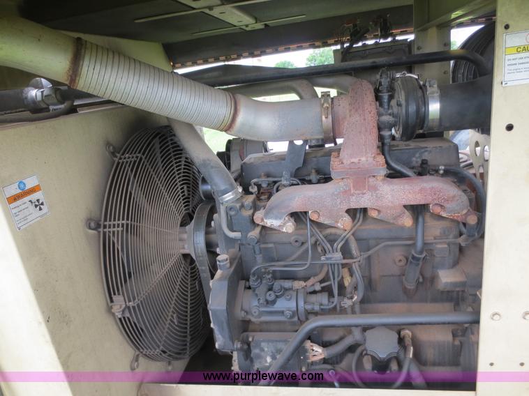 image for item D5982 2004 Ingersoll Rand air compressor