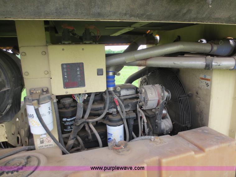 image for item D5982 2004 Ingersoll Rand air compressor