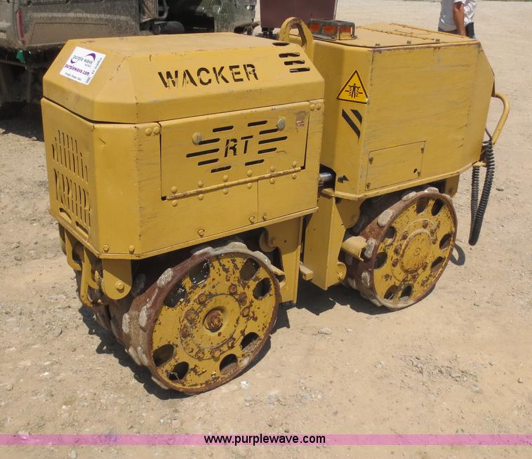 image for item D5985 1997 Wacker RT820 vibrating trench compactor