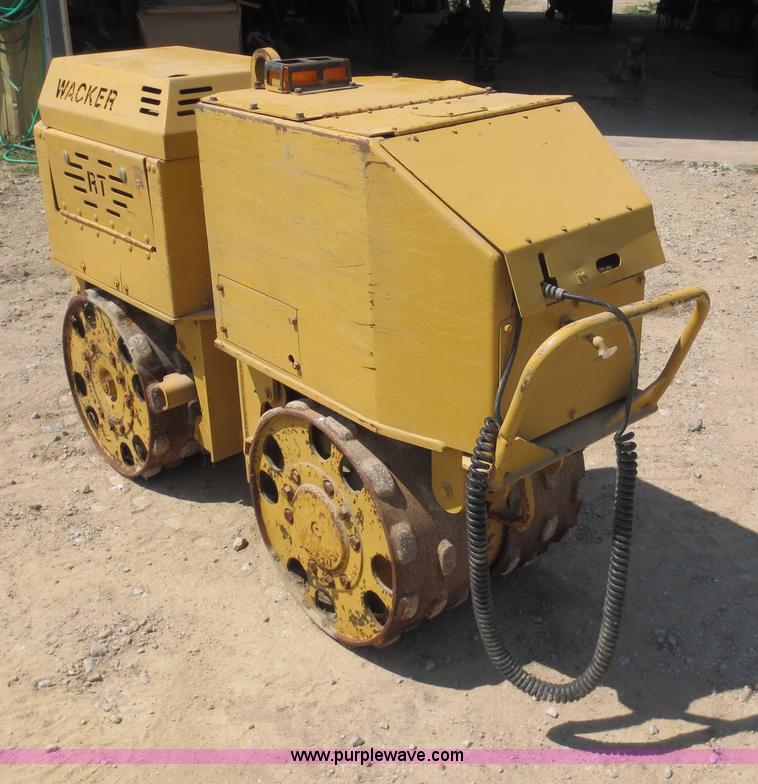image for item D5985 1997 Wacker RT820 vibrating trench compactor