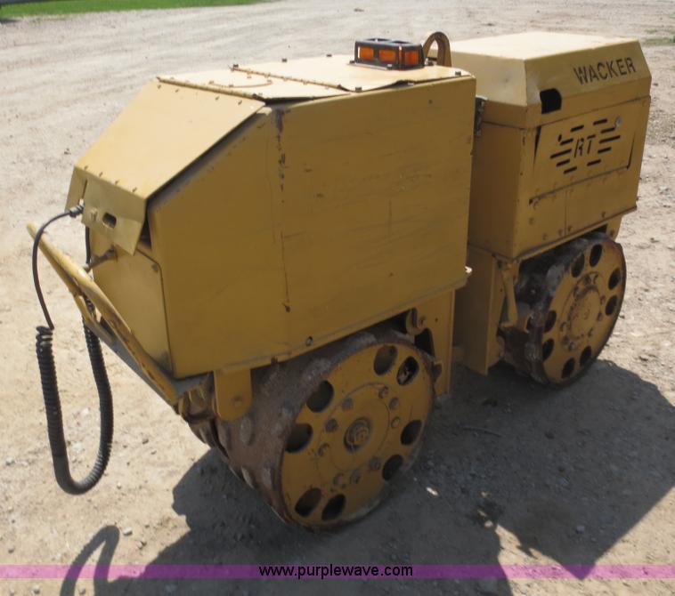 image for item D5985 1997 Wacker RT820 vibrating trench compactor