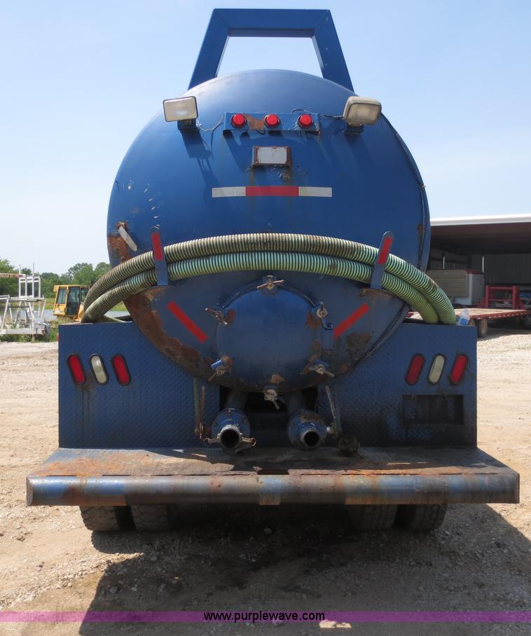 image for item D5987 1989 Ford L9000 vacuum truck