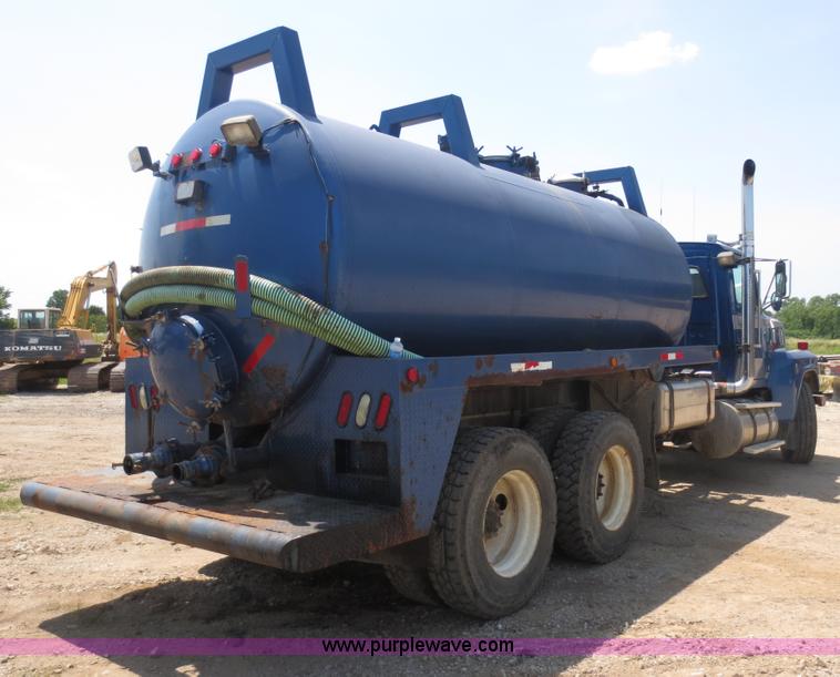 image for item D5987 1989 Ford L9000 vacuum truck