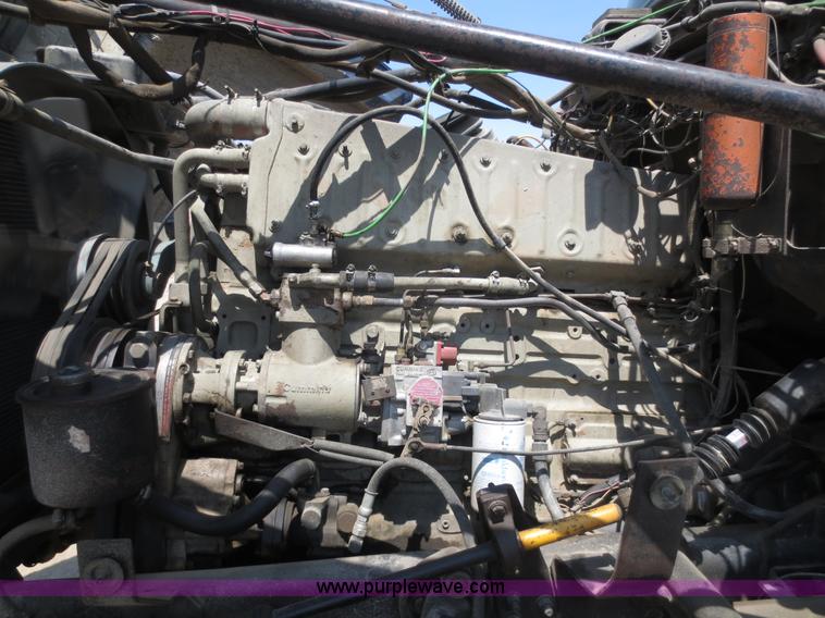 image for item D5987 1989 Ford L9000 vacuum truck