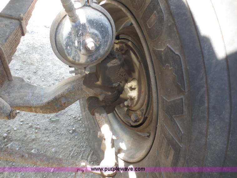 image for item D5987 1989 Ford L9000 vacuum truck