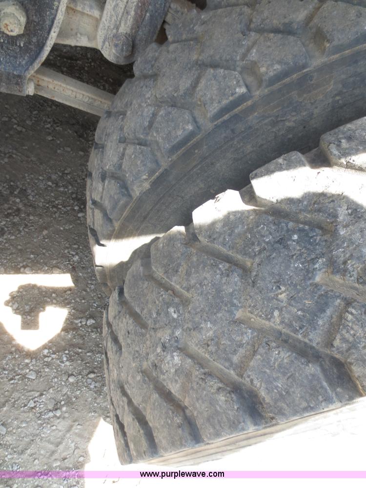 image for item D5987 1989 Ford L9000 vacuum truck