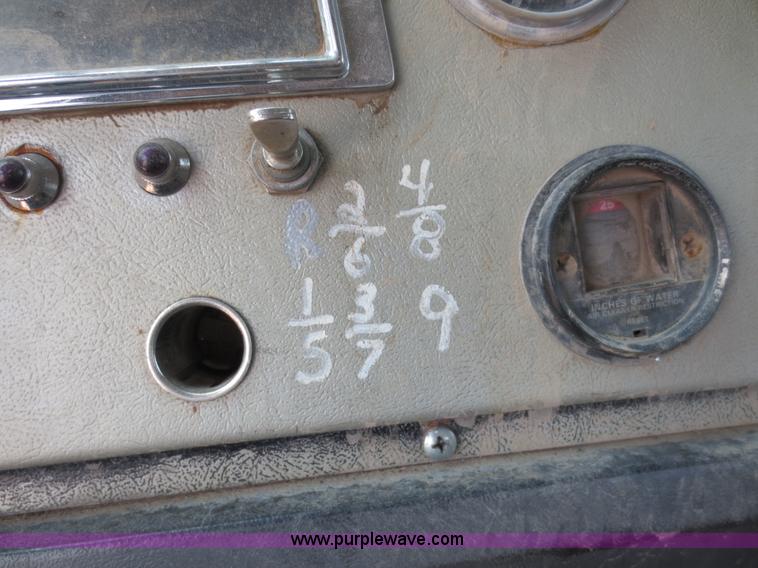 image for item D5987 1989 Ford L9000 vacuum truck