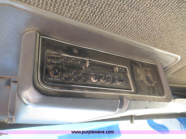 image for item D5987 1989 Ford L9000 vacuum truck