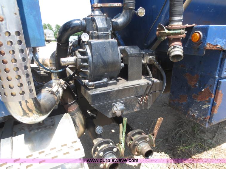 image for item D5987 1989 Ford L9000 vacuum truck