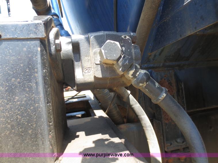 image for item D5987 1989 Ford L9000 vacuum truck