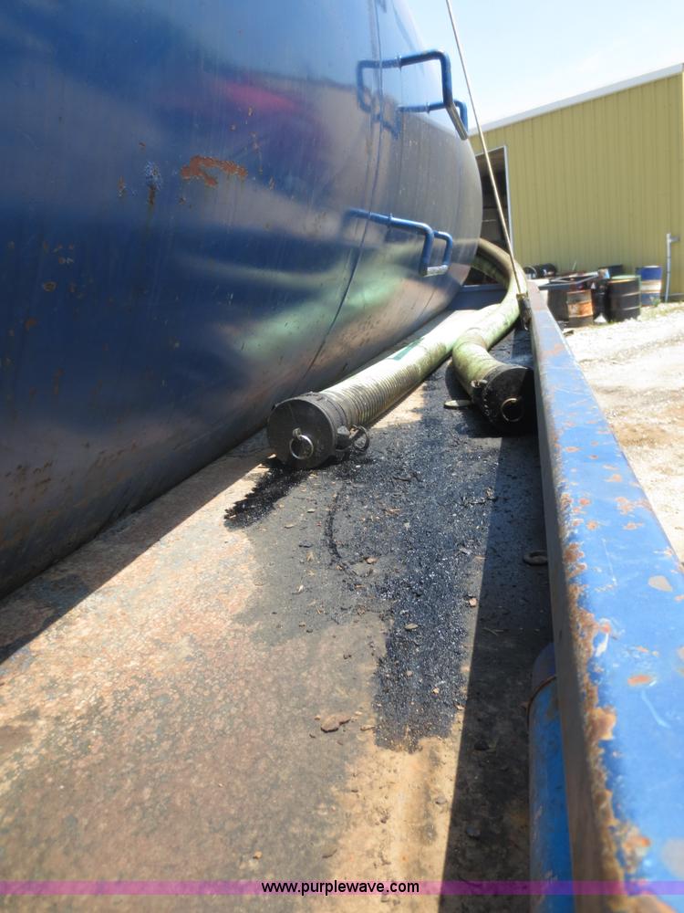 image for item D5987 1989 Ford L9000 vacuum truck