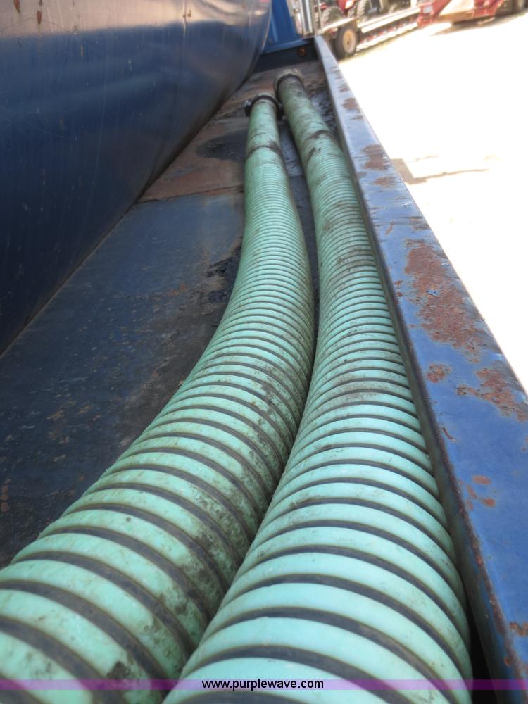 image for item D5987 1989 Ford L9000 vacuum truck