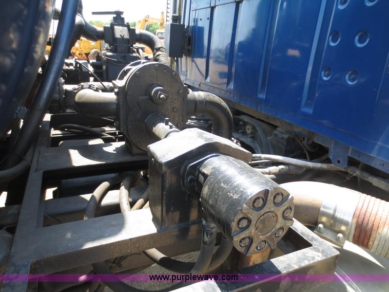 image for item D5987 1989 Ford L9000 vacuum truck