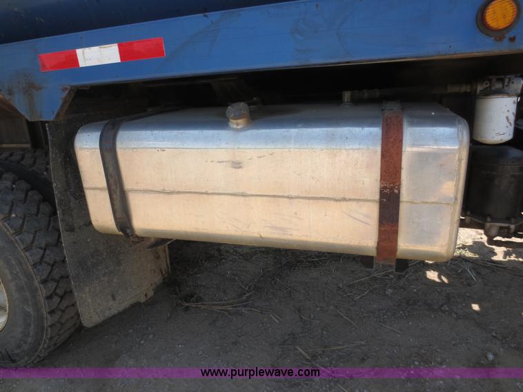 image for item D5987 1989 Ford L9000 vacuum truck