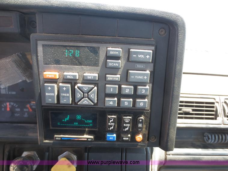 image for item D5992 1994 GMC TopKick boom truck