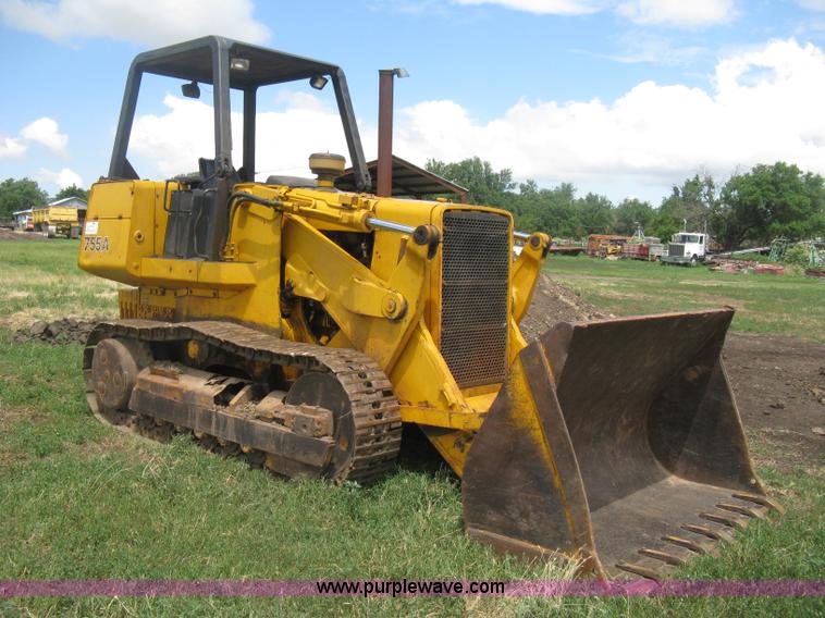 image for item D8388 1978 John Deere 755A track loader