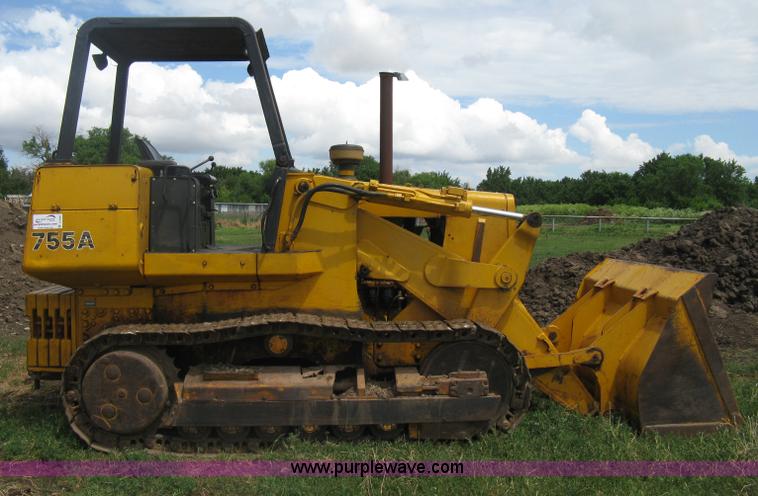 image for item D8388 1978 John Deere 755A track loader