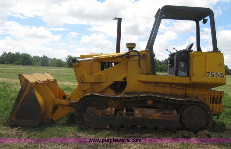 image for item D8388 1978 John Deere 755A track loader