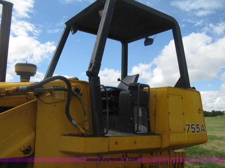image for item D8388 1978 John Deere 755A track loader