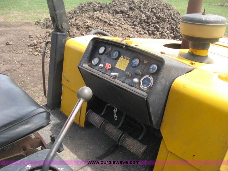 image for item D8388 1978 John Deere 755A track loader