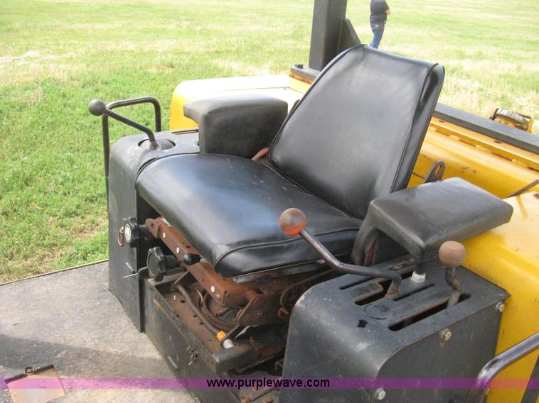 image for item D8388 1978 John Deere 755A track loader