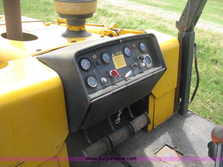 image for item D8388 1978 John Deere 755A track loader