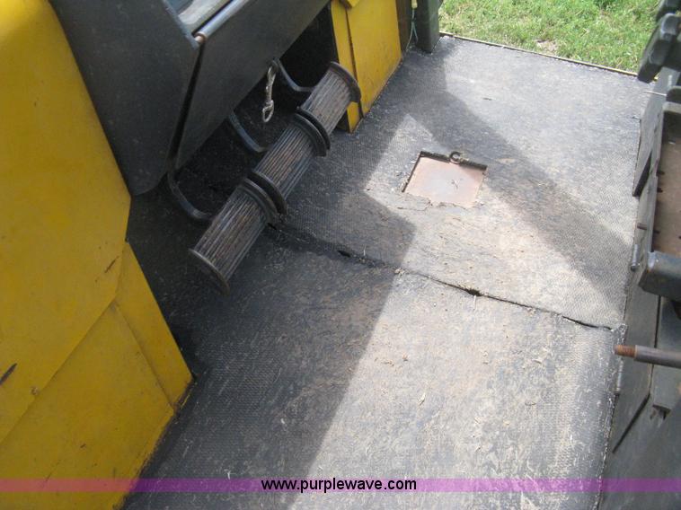 image for item D8388 1978 John Deere 755A track loader