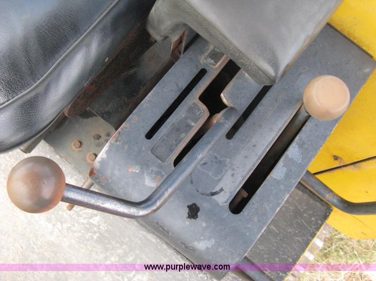 image for item D8388 1978 John Deere 755A track loader