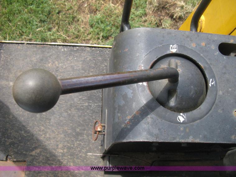 image for item D8388 1978 John Deere 755A track loader