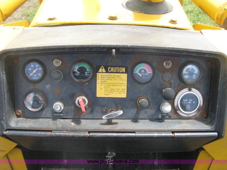 image for item D8388 1978 John Deere 755A track loader