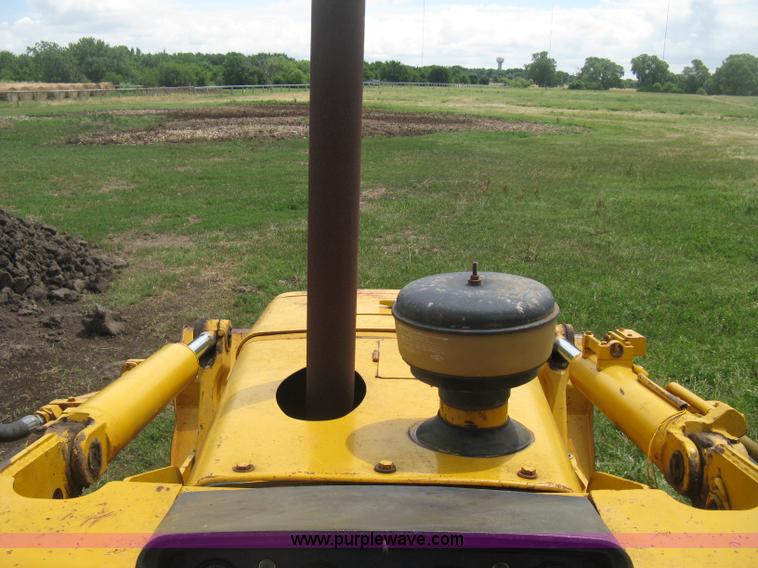 image for item D8388 1978 John Deere 755A track loader