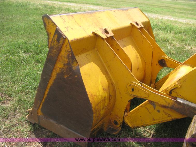 image for item D8388 1978 John Deere 755A track loader