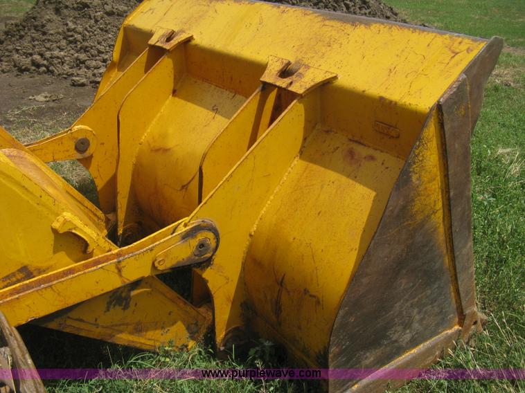 image for item D8388 1978 John Deere 755A track loader
