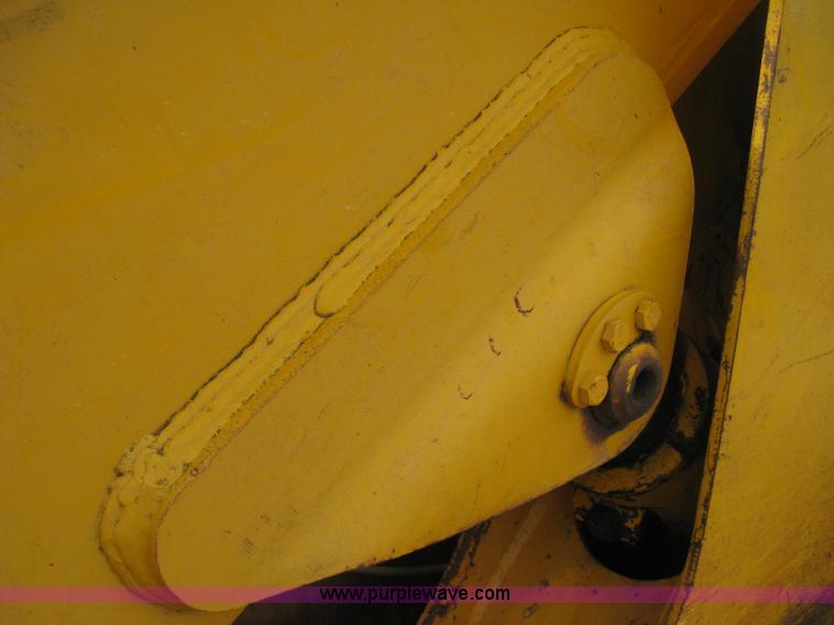 image for item D8388 1978 John Deere 755A track loader