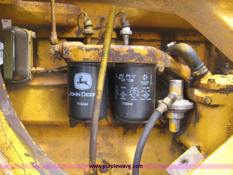 image for item D8388 1978 John Deere 755A track loader