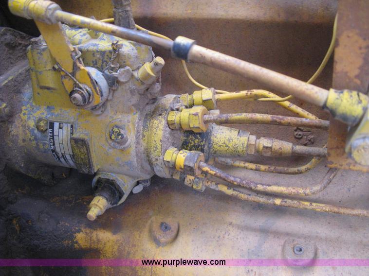 image for item D8388 1978 John Deere 755A track loader