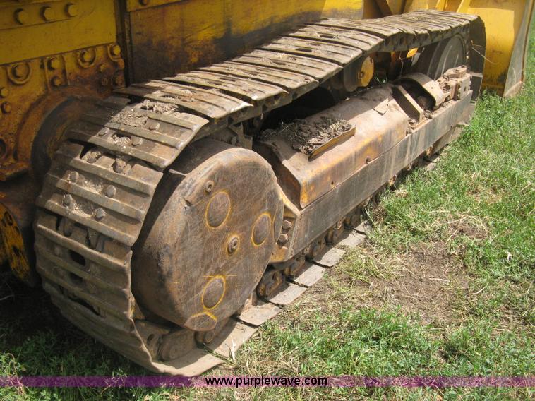 image for item D8388 1978 John Deere 755A track loader